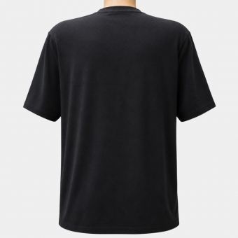 CAMISETA PRETA MASCULINA LOGO EMBORRACHADA (M)